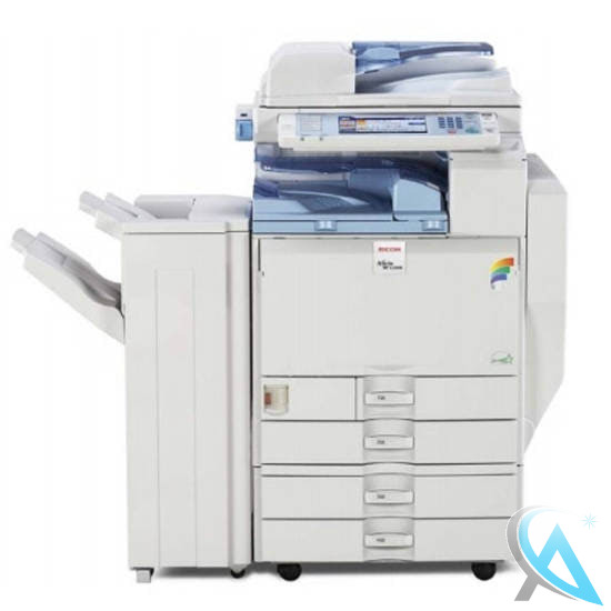Ricoh Aficio MP C3000 gebrauchter Kopierer mit 4 Papierfächern auf Rollen mit Finisher SR790